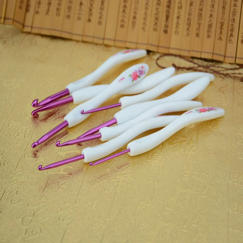 8Pcs/set Chinese Style Retro Floral Print Plastic Handle Sweater Needle Crochet Hooks New Sewing Tools Haaknaalden