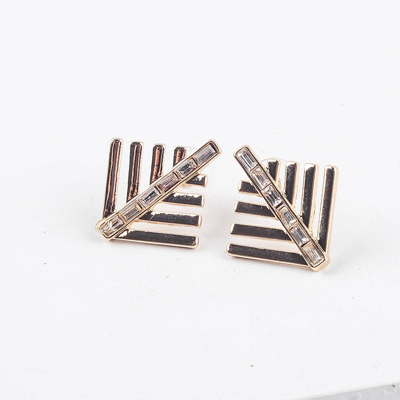 

Exquisite Crystal Gold Color Herringbone Stud Earrings For Women Gifts Fashion Jewelry Wholesale