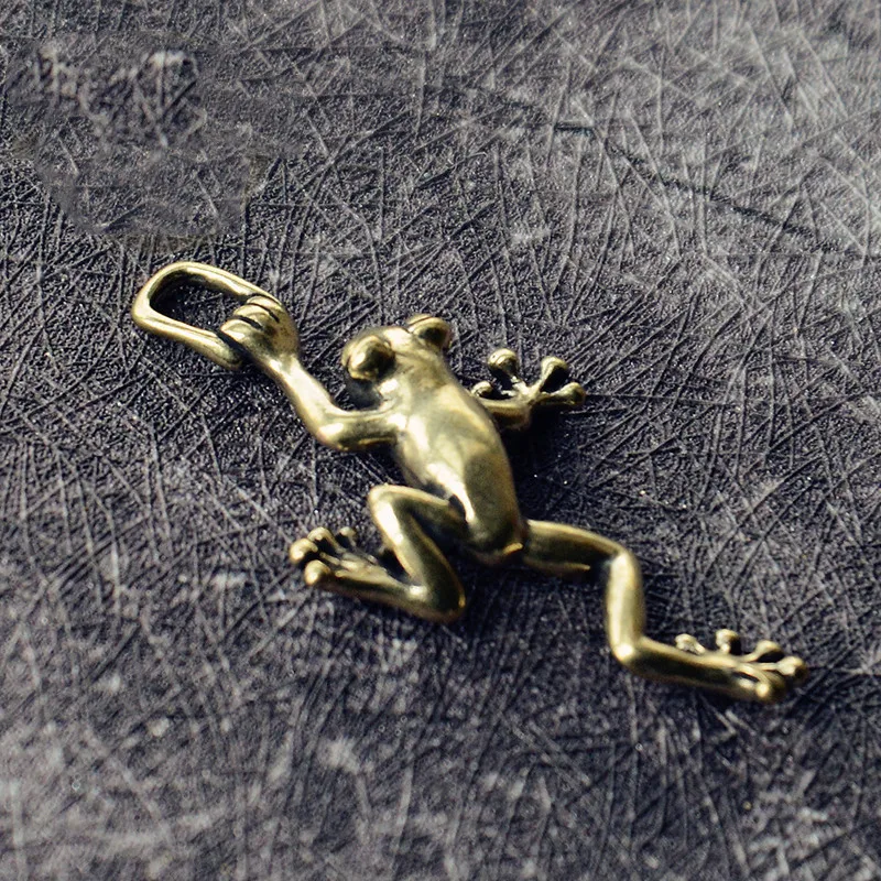 1-2PC-Mini-Cute-Brass-Little-lucky-Frog-Pure-Copper-Statue-Pendant-Keychain-Hooks-Pocket-Figurines (1)