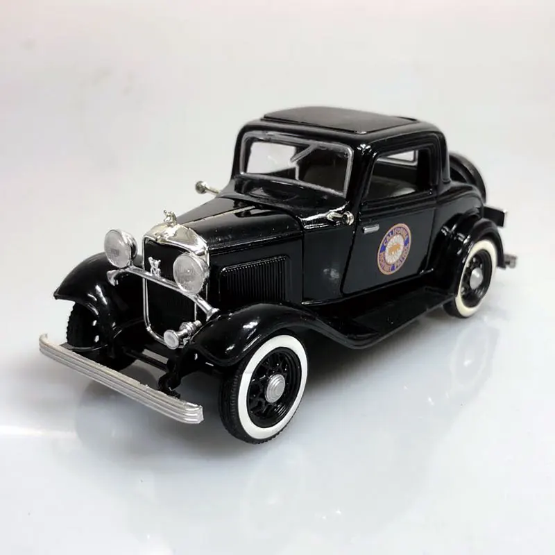 1932 Ford 3-Window Coupe (5)