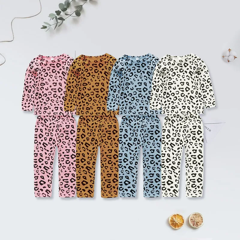 Пижамные комплекты с леопардовым принтом для мальчиков и девочек; детские пижамы; хлопковый топ и штаны для малышей; коллекция года; одежда для сна; сезон весна-осень