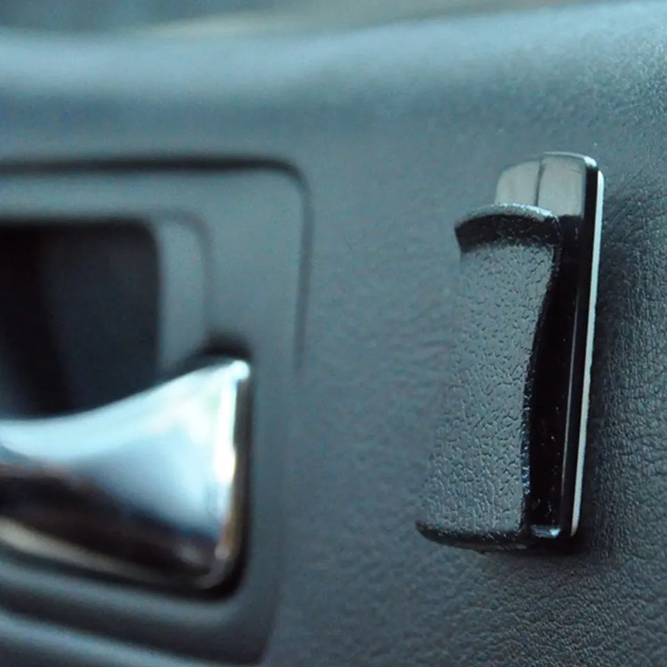 INF Zwart en Goud Roestvrijstalen Auto Brillenhouder - Zonneklep Clip