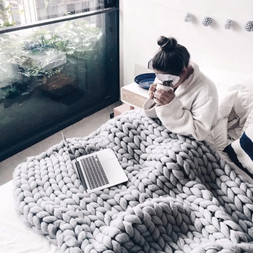 

Comfortable Thick Woolen Hand-knitted Blanket Polyester Soft Thick Line Giant Yarn Knitted Blanket Manual Weaving Keep Warm Hot