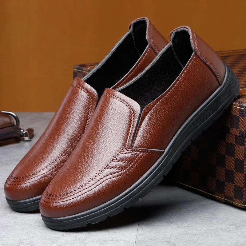 Fine Zero new men's shoes casual leather loafers slip-on shoes man youth light driving platform brogue shoes for men