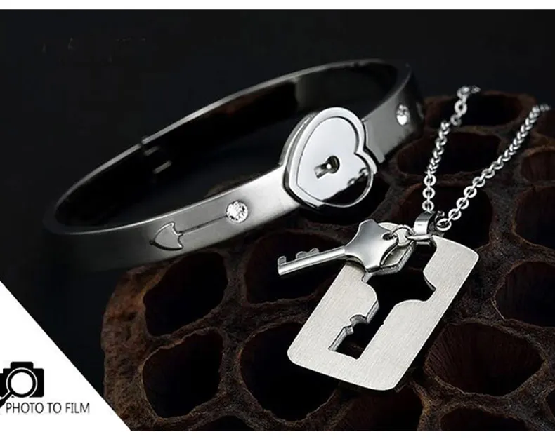 LOVE LOCK BRACELETS WITH KEY PENDANT NECKLACE