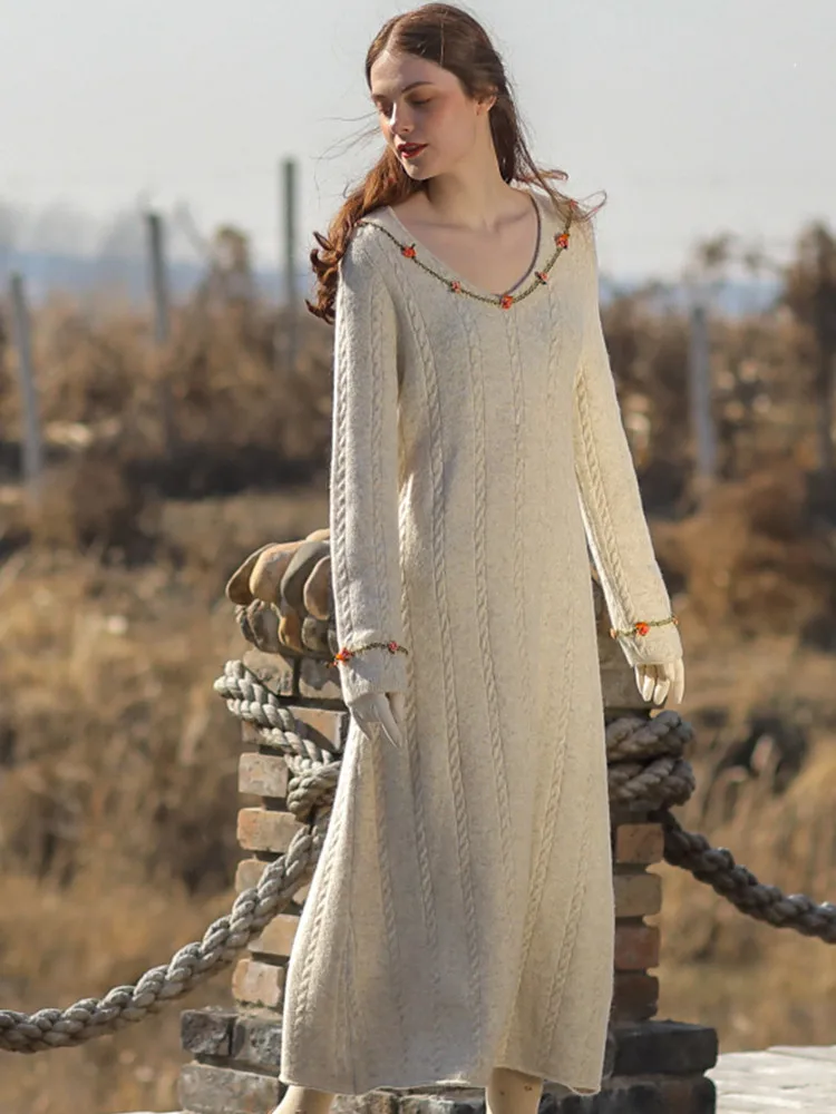

Original Design AIGYPTOS Women Autumn Winter Vintage French Dimensional Flowers Sweet V-Neck Warm Milk Gray Long Woolen Dress