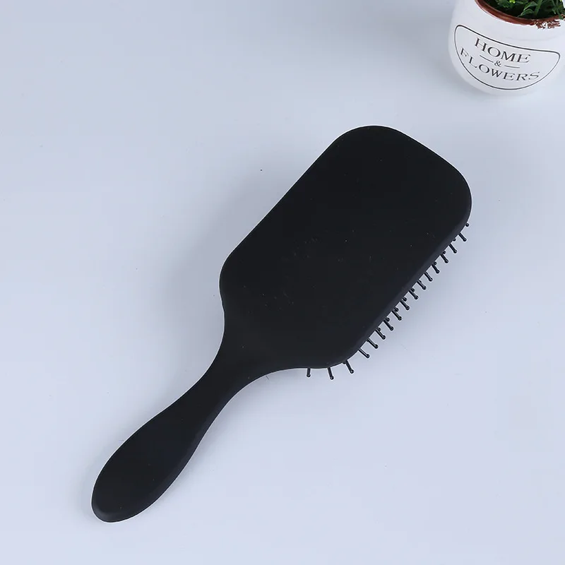 Cool black is specially designed for hot style beauty makeup, portable comb, smooth hair, anti-static plastic head, tt hair styl