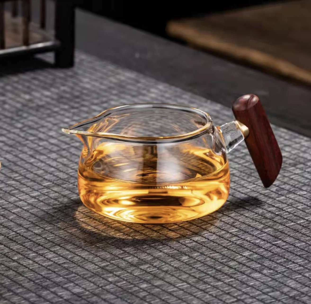 Creative Hammer Pattern Heat Resistant Glass Gold Side Handle Fair Cup Kung Fu Drinkware Transparent Tea Dispenser Office Kettle