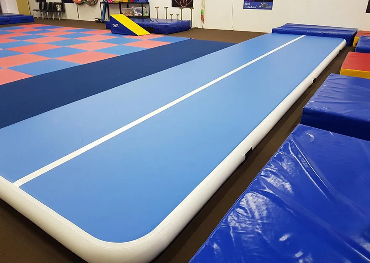 

Free Shipping 9x2x0.2m Inflatable Gymnastics Air Track Tumbling Mats with Pump Tumble Track Air Mat for Gymnastics Training