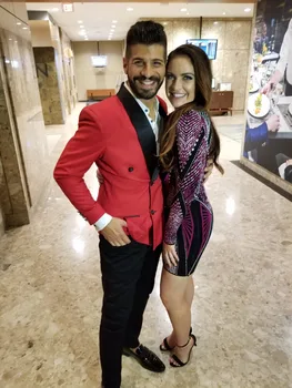 

Custom Made Slim Fit Red Jacket With Black Lapel Groomsman Suit For Men Best Men Suits Groom Tuxedos (Jacket+Pants+BowTie)