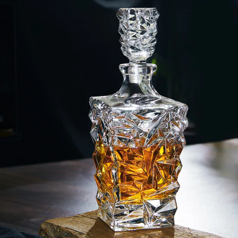 

Czech Style Lead-Free Crystal Glass Whiskey yang jiu bei Set Wine Decanter with Lid Sealed Bottle