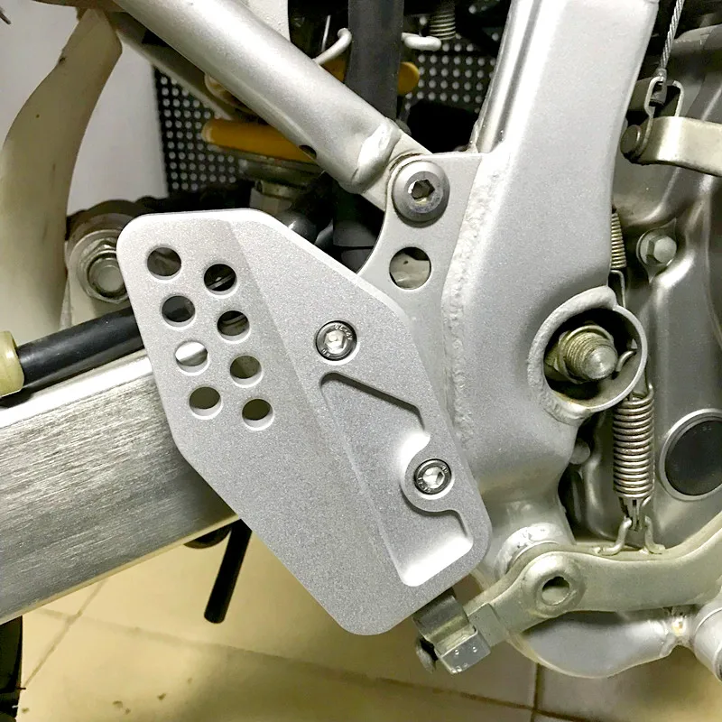 

Защита заднего тормозного насоса для XR250/XR250BAJA/XR250Motard 1995-2007