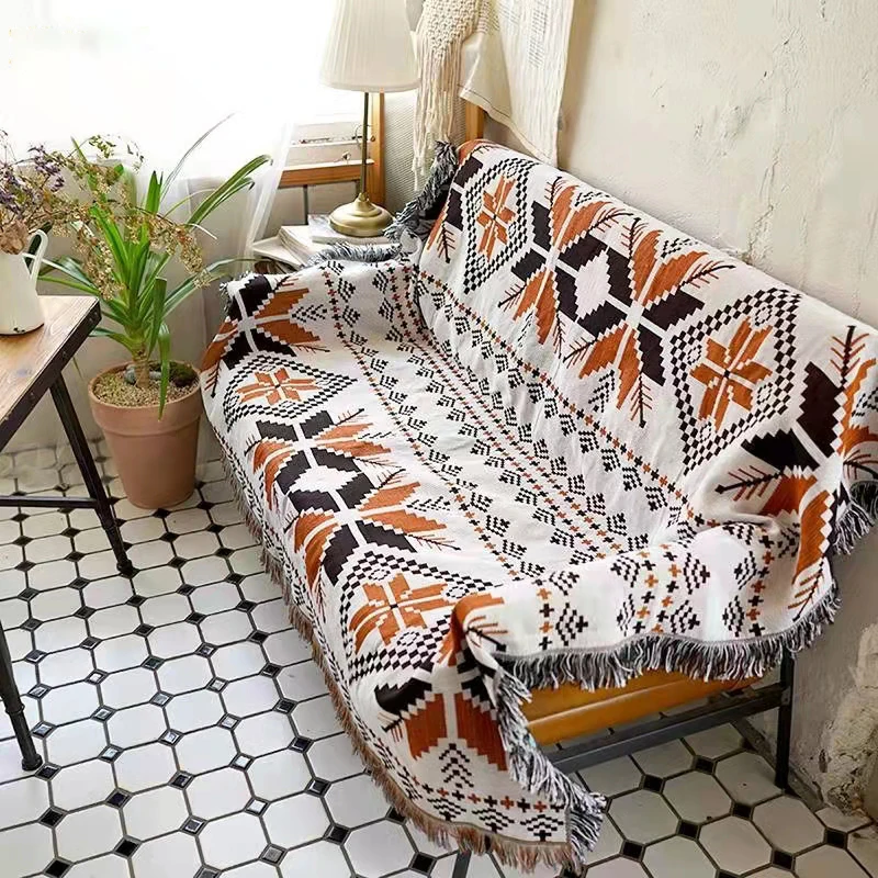 

Bohemian Retro Plaid Blanket Outdoor Picnic Mats Beach Maple Leaf Blanket Indian Totem Blankets Plaid Bed Sofa Cover Decoration