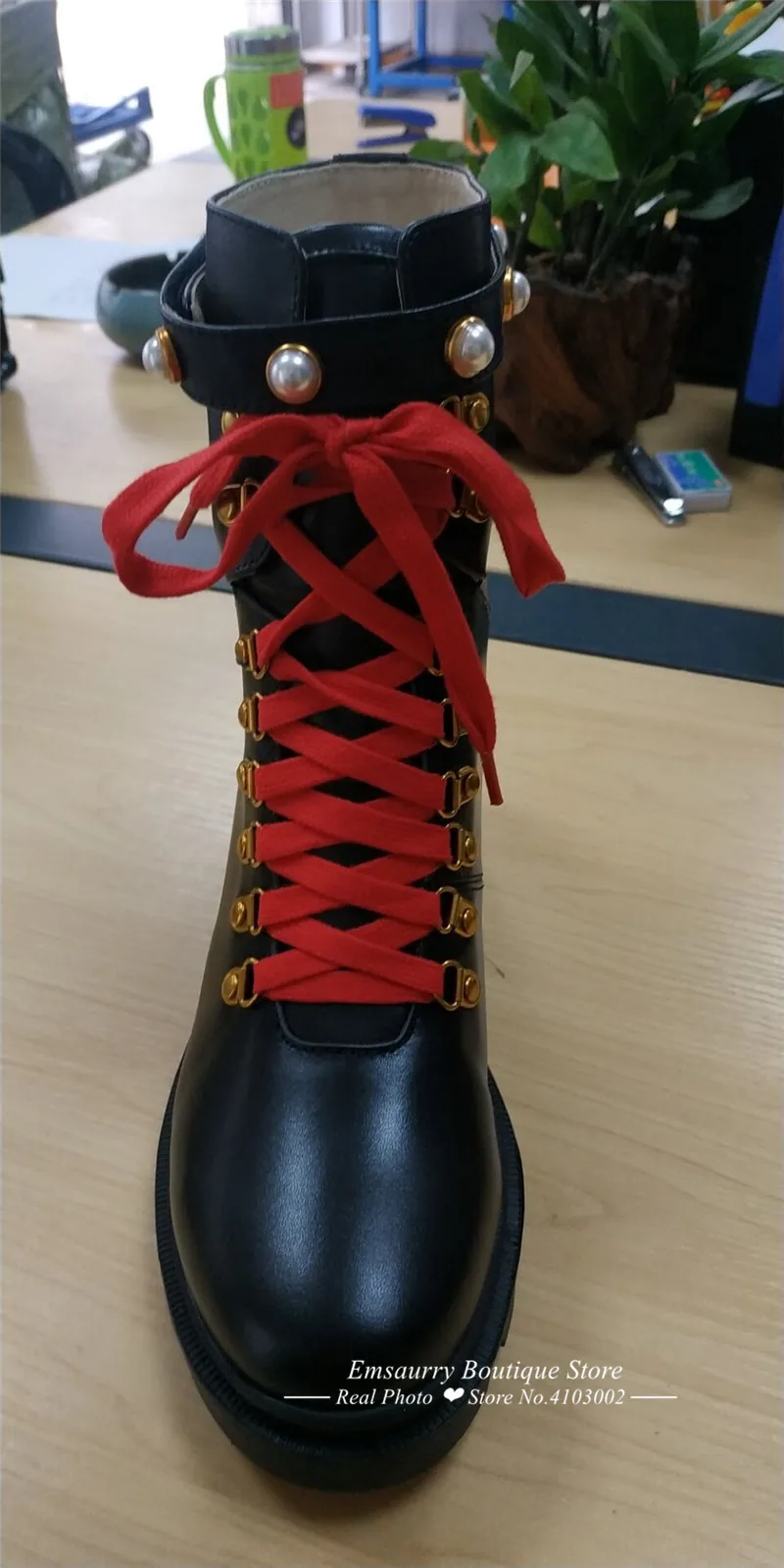 Новые осенние женские ботильоны с круглым носком на высокой платформе и квадратном каблуке; красные женские Ботинки martin со шнуровкой, украшенные жемчугом и металлическим декором