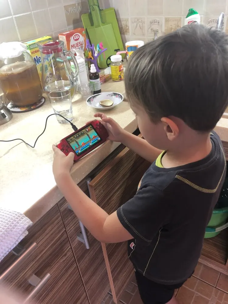 hot Handheld Game Console 4.3 inch screen mp4 player MP5 game player real 8GB support for psp game,camera,video,e-book new game - 5