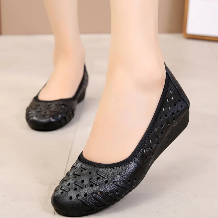 

Genuine Leather Porous Shoes Closed-toe Hollow out WOMEN'S Shoes Summer Comfortable Soft Bottom Anti-slip Flat Middle Aged And E