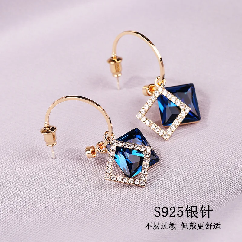 18308864209_896568517