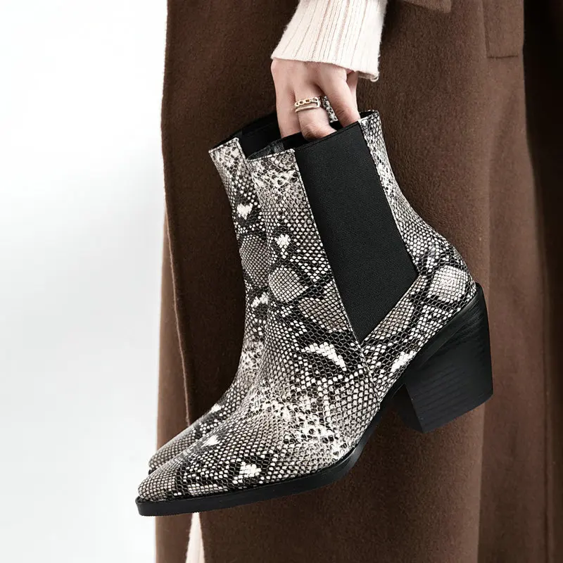 chunky heel chelsea boot
