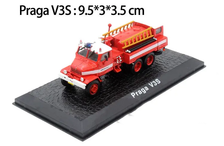 Старинный красный металлический пожарный автомобиль из сплава под давлением в