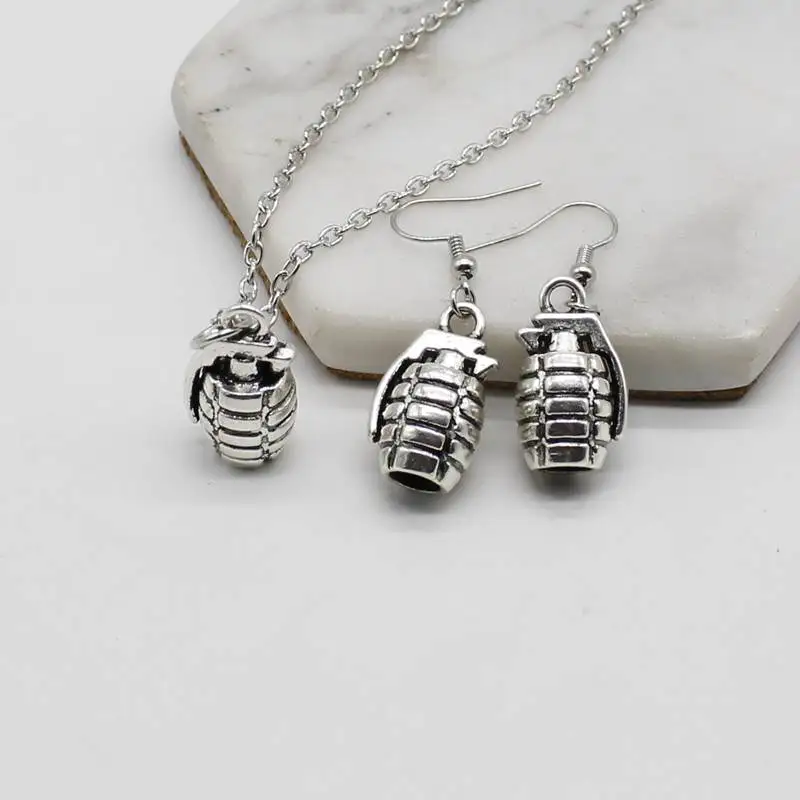 

Fashion Charm Military Theme Weapon Pendant Necklace Jewelry Ms. Personalized Set Gift Jewelry