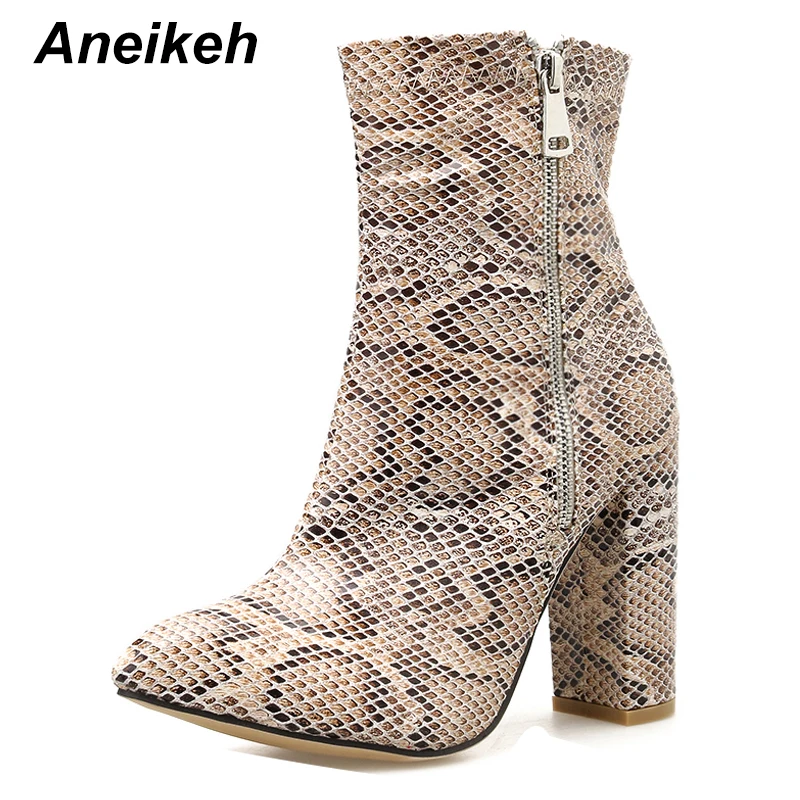 Aneikeh/ г. Женские ботинки из PU искусственной кожи для зрелых женщин пикантная обувь с острым носком на высоком квадратном каблуке и на молнии свадебные ботильоны для танцев Размеры 35-42 - Цвет: Serpentine