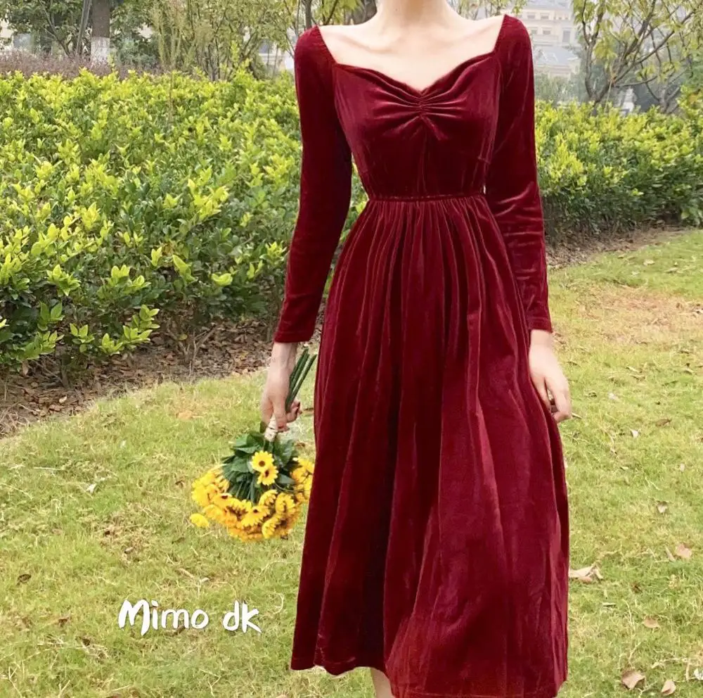 

Audrey Hepburn Vintage French Vintage V-neck Dress Long Sleeve Red/Black Velvet Court Style Mid-Length Dress
