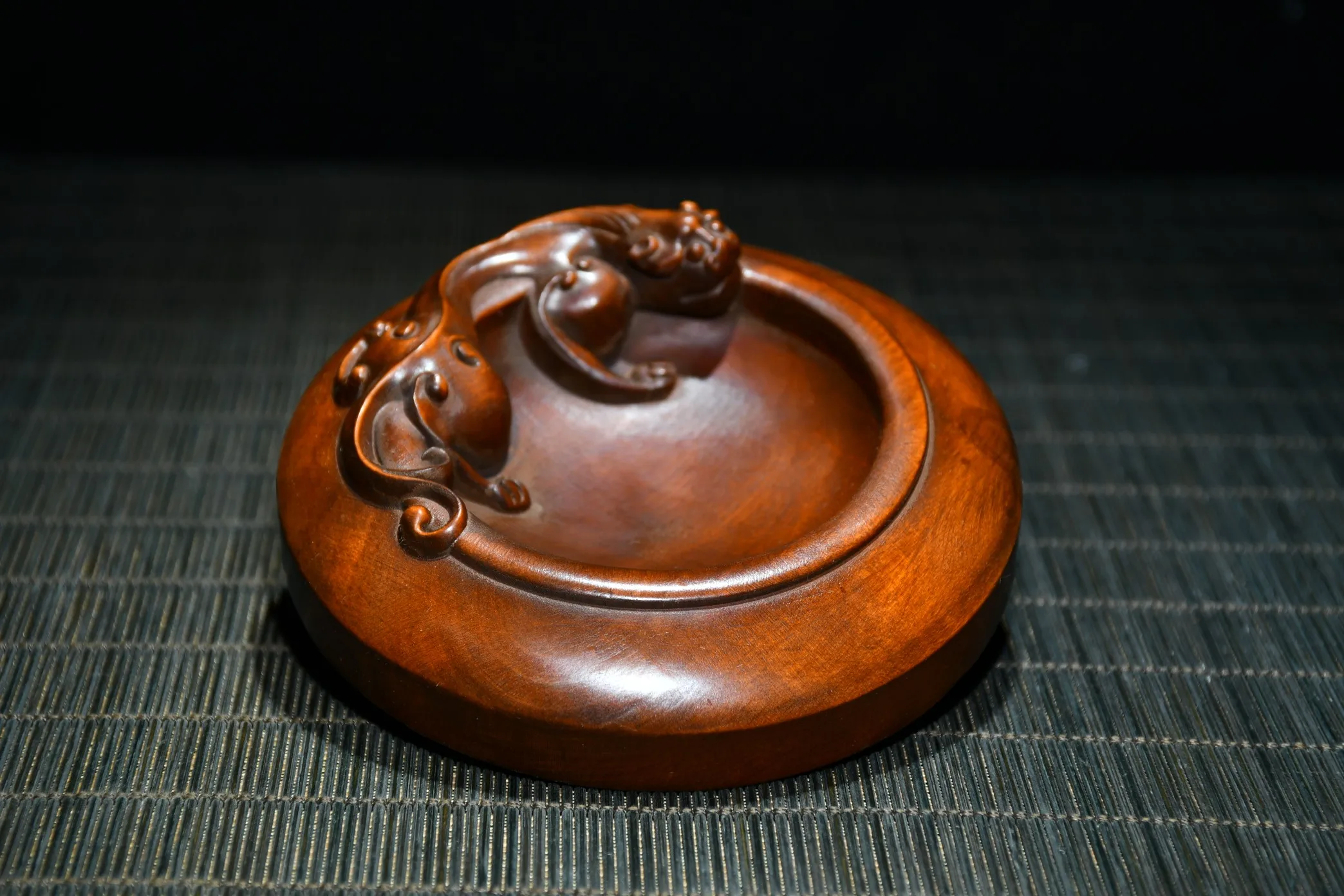

4"Tibetan Temple Collection Seikos Old Boxwood Dragon Statue Chilong Pen wash Inkstone Office Ornaments Town House Exorcism