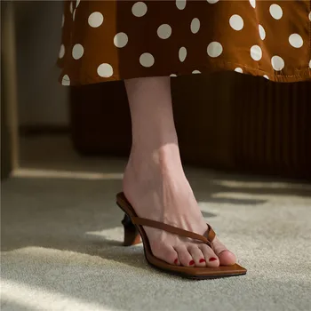 

2020 new slippers women wear thin belt straight-line leather square head open-toe high-heeled sandals summer