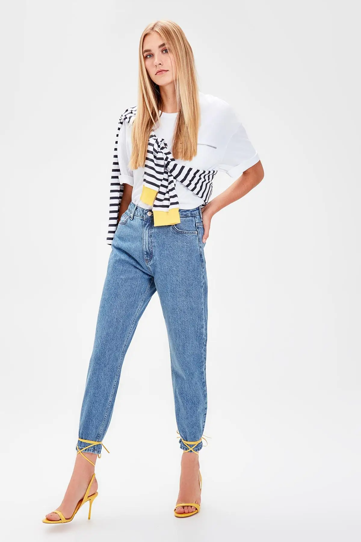 

Trendyol Blue High Waist Mom Jeans TWOAW20JE0129