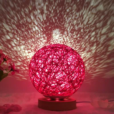 Романтическая прикроватная Светодиодная настольная лампа из ротанга с шариком, светодиодная настольная лампа, голубой/зеленый/белый/бежевый/желтый/розовый/фиолетовый/розово-красный ночник - Цвет абажура: Dia15cm Rose-red