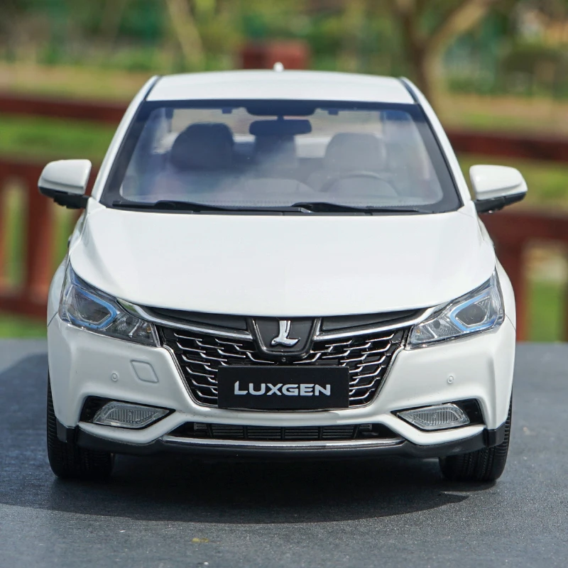 1:18 завод Luxgen S3 литая под давлением модель автомобиля с небольшим подарком