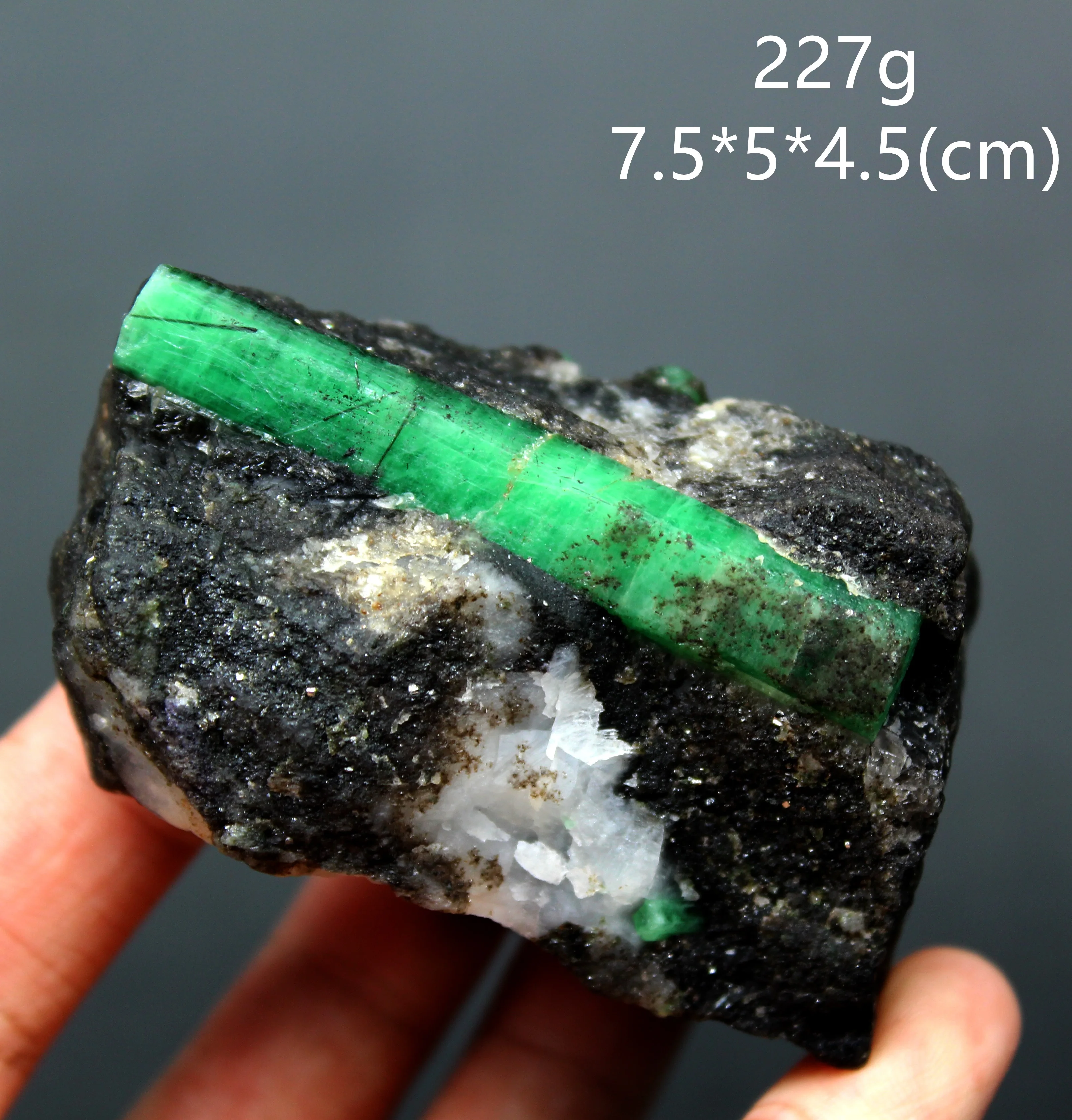 

100% Natural green emerald mineral gem-grade crystal specimens stones and crystals quartz crystals from china