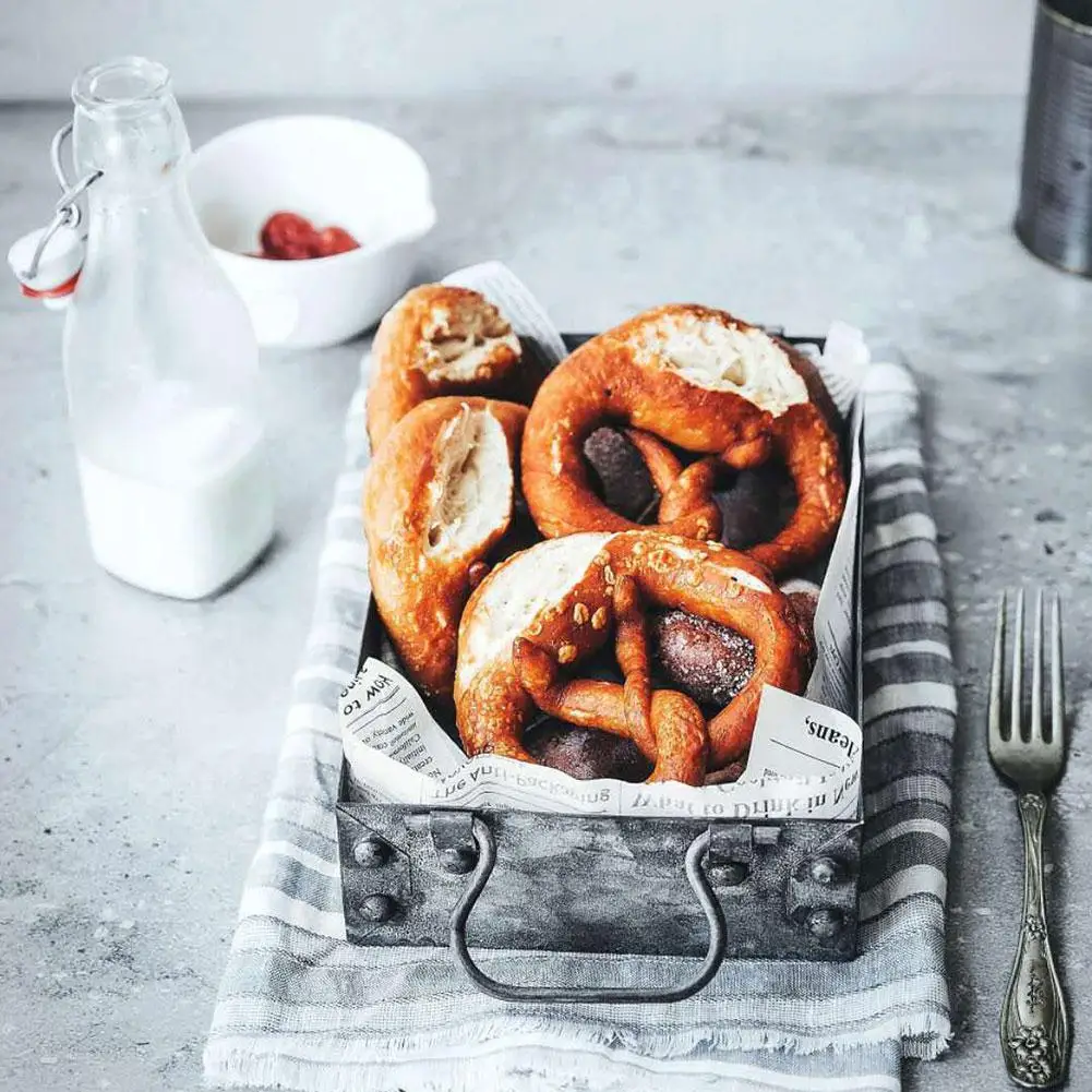 

TWISTER.CK Retro Style Iron Serving Tray Storage Basket for Breakfast Bread Cake Retro Square Box Food Storage Basket