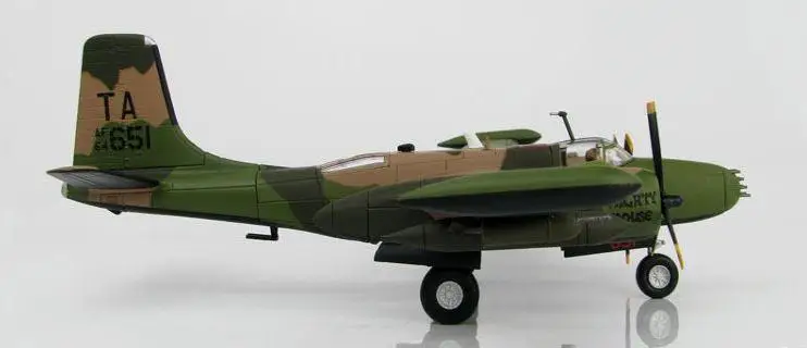 Хобби мастер Дуглас B-26K счетчик захватчик AF64-651 609th S.O.S. 59th S.O.W. Nakhon Phanom 1/72 литая под давлением модель самолета