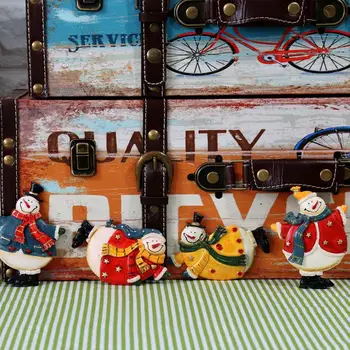 

4pcs Creative Christmas Ornaments Resin Crafts Cute Snowman Retro Fridge Magnet for kids home decor Refrigerador Stickers gif