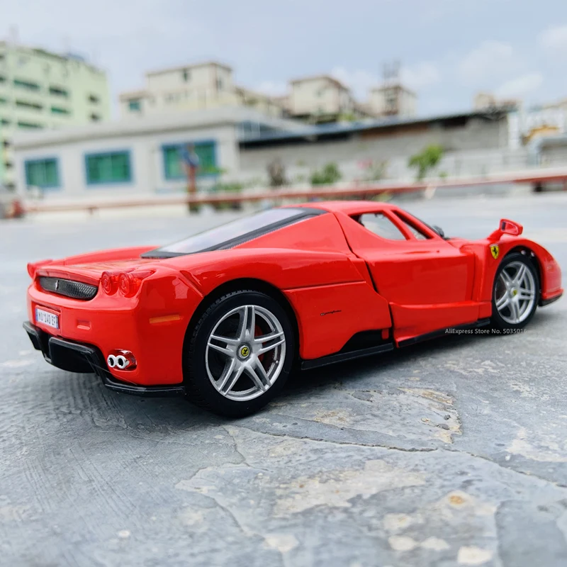 Bburago 1:24 коллекция Ferrari Enzo от производителя Авторизованная модель автомобиля из