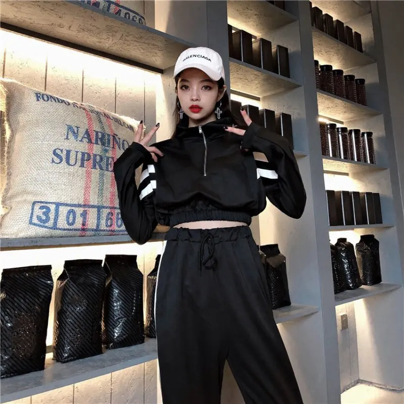 

Autumn New Handsome Playful Character Print Women Sets Fashion Casual Top Pants 2 Pieces Sets Black Gray S-XL