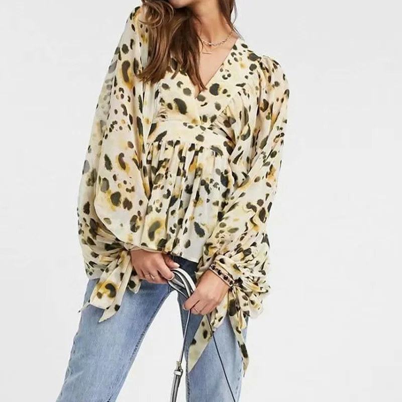 Женская блузка с рукавами-фонариками и V-образным вырезом | одежда