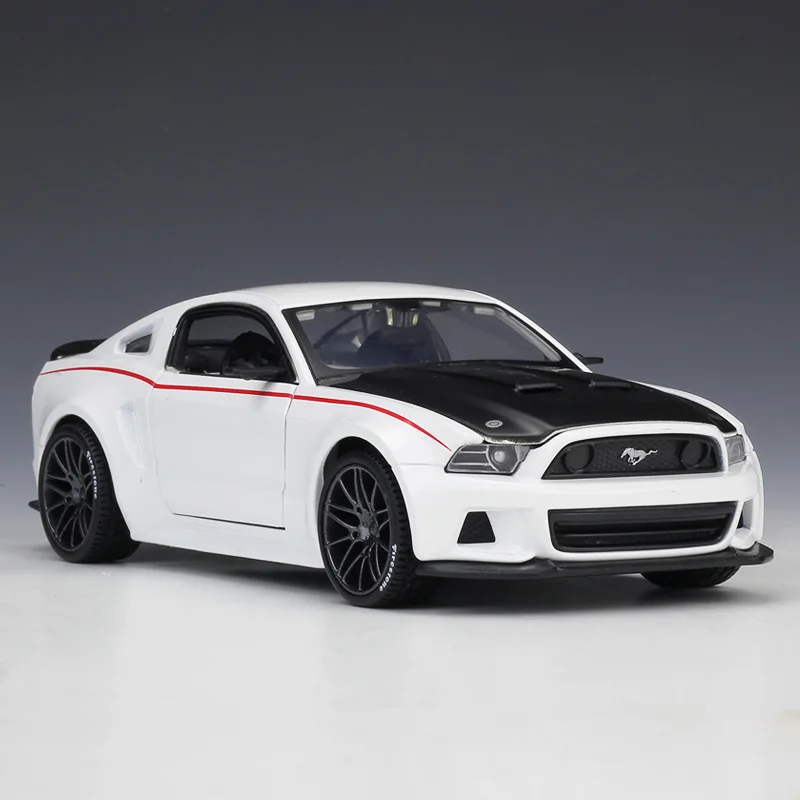 WHITE Maisto 1:24 Литой автомобиль Ford Mustang Street Racer BOSS 302 литой автомобиль модель игрушечного автомобиля Модель автомобиля Maisto модели детской машины - Цвет: WHITE