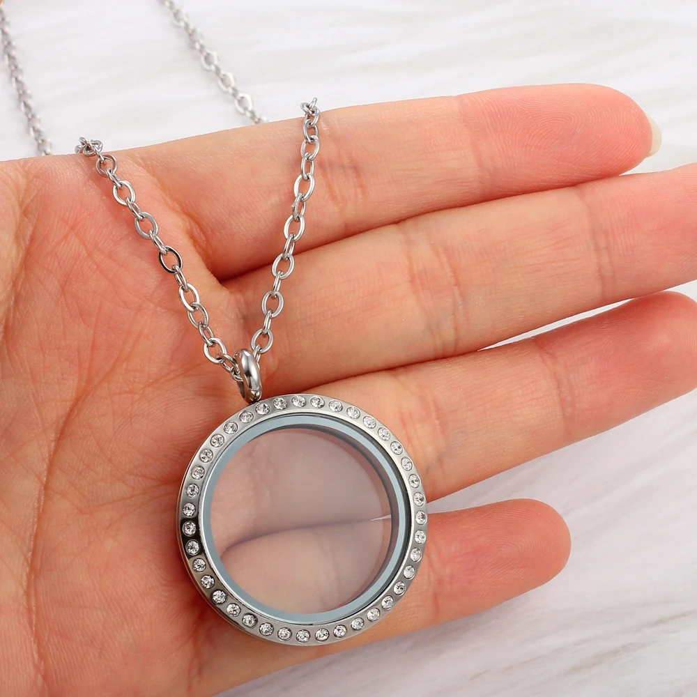 拧盖带钻玻璃项链场景图1