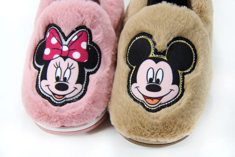 Disney/Детская Хлопковая обувь; Новинка года; зимняя теплая хлопковая обувь для мальчиков и девочек; меховая хлопковая обувь; тапочки для родителей и детей; Микки Маус