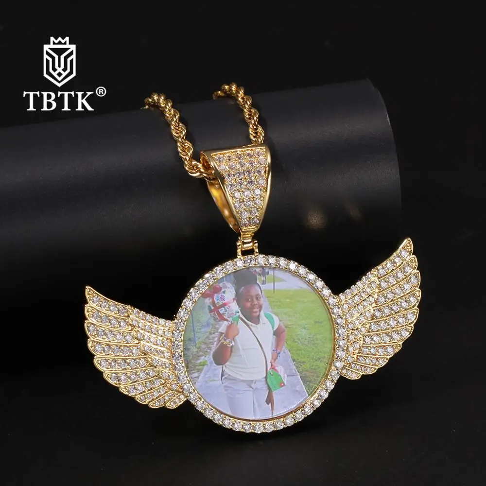 TBTK Remember Gift Zirconia Custom Photo Pendant Necklace Engraved Name Iced Out Round Hiphop Jewelry Angel Wings Soild Back | Украшения и