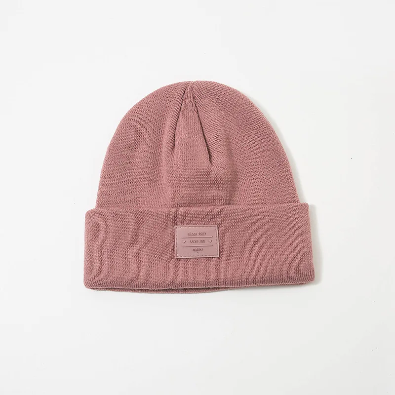 pink Зимние вязаные шапки унисекс, одноцветные Повседневные шапки Skullies, теплые утолщенные шапки для женщин и мужчин, простые универсальные мягкие шапочки - Цвет: pink