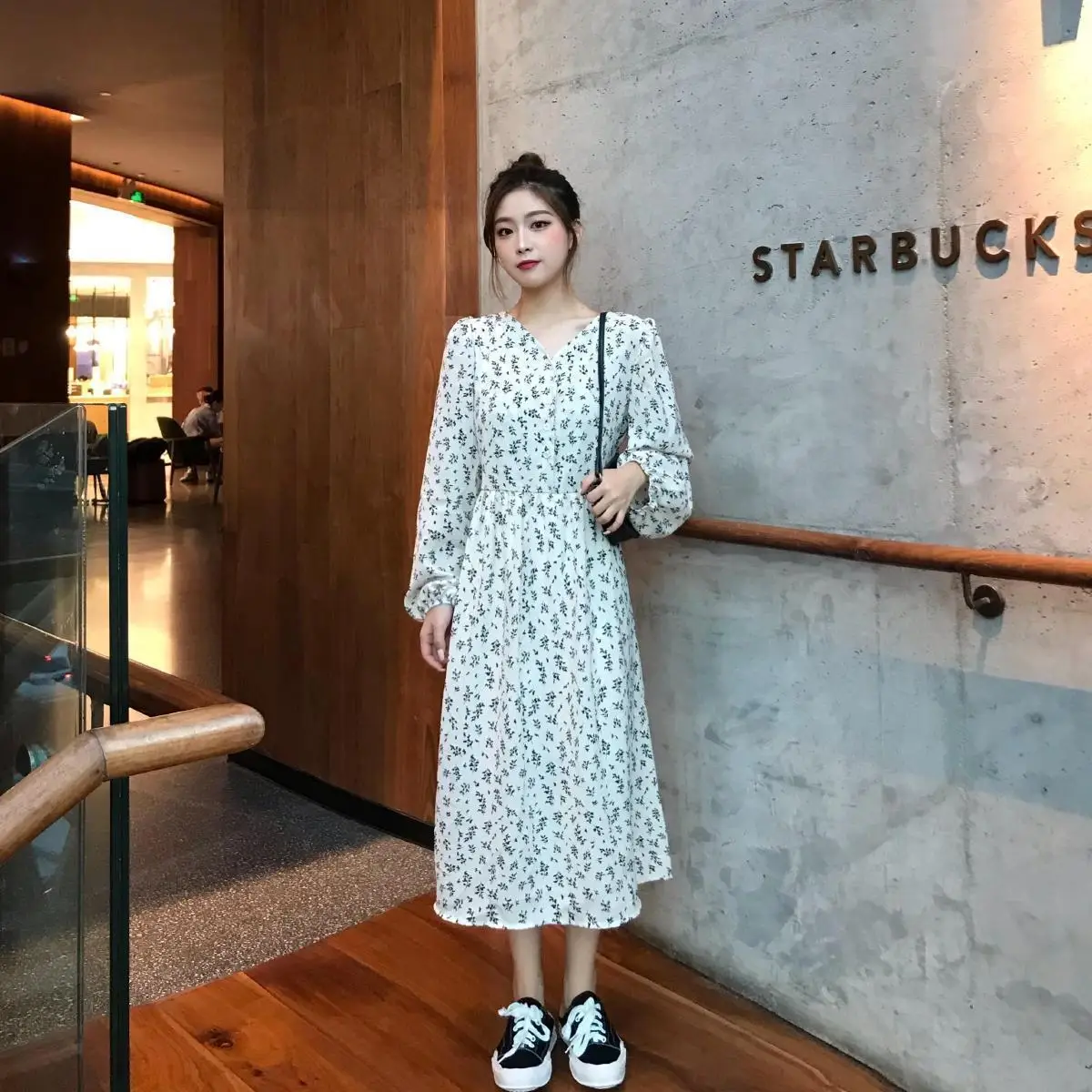 Dress Women Vintage A-Line 2021 New Temperament Lovely Girls Printed Puff Sleeve Kawaii Korean Style Retro Vestido Spring V-Neck dresses to wear to a wedding