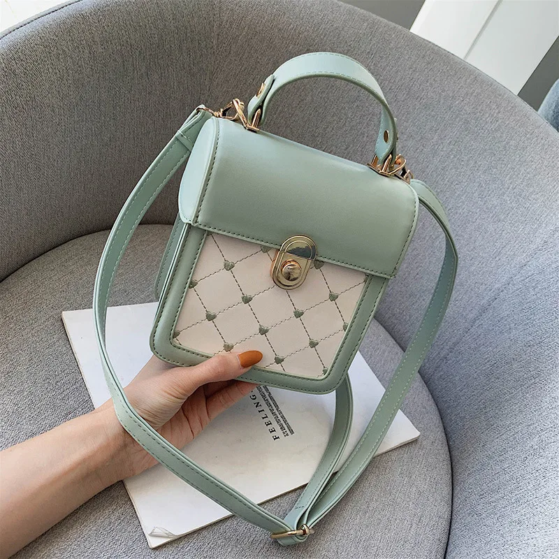 

New 2019 fashion lock buckle small square bag Korean version of the same network red single - shoulder oblique satchel.