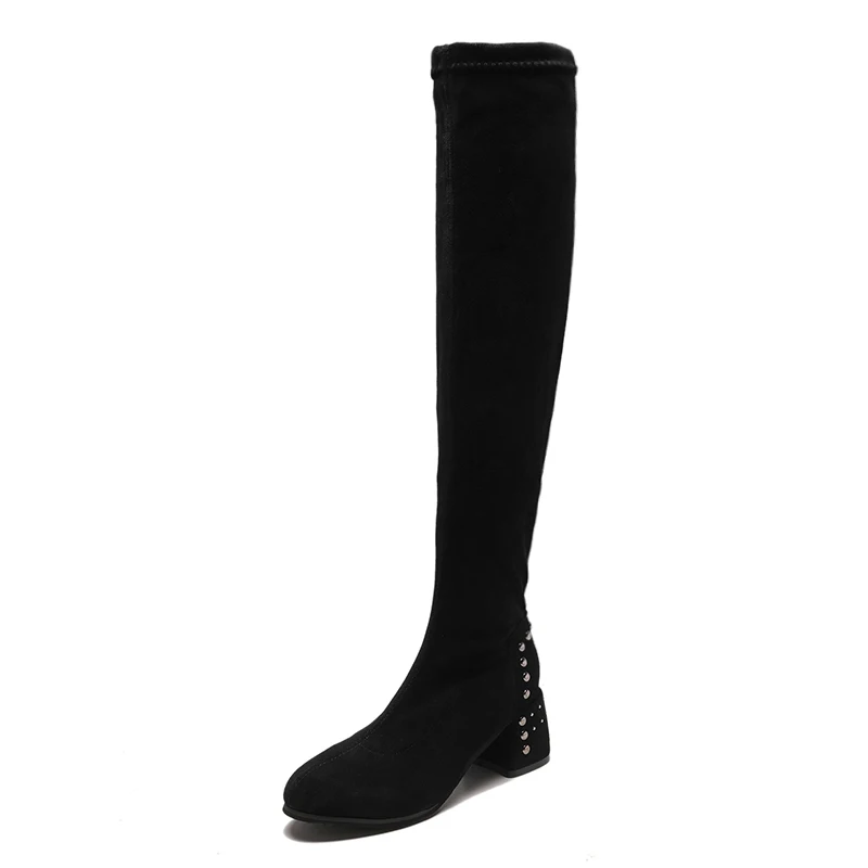 Зимние Сапоги выше колена; женская обувь с круглым носком на квадратном каблуке; женские пикантные носки с заклепками; рыцарские сапоги; Zapatos De Mujer - Цвет: Черный