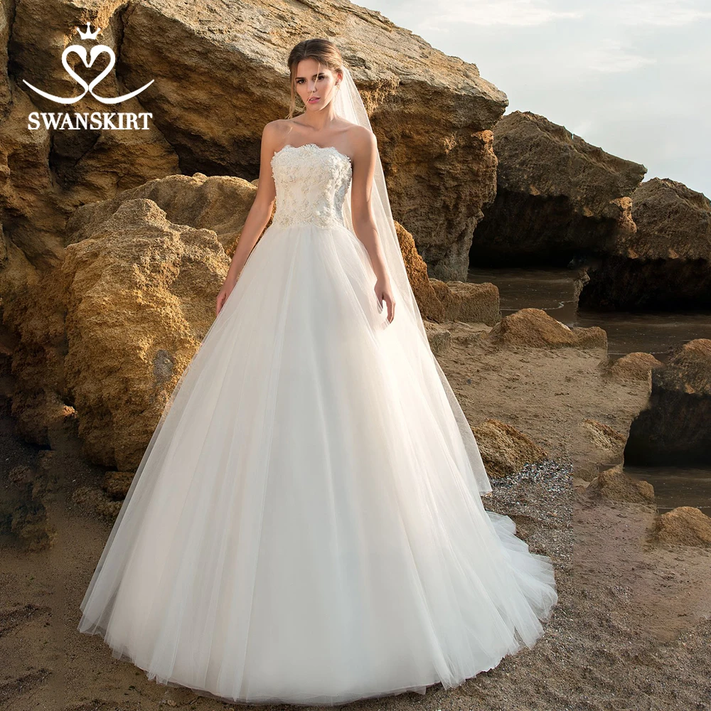 

Beach 3D Beaded Flowers Wedding Dress Swanskirt EY07 Appliques Backless A-Line Court Train Lace Up Bridal gown Vestido de noiva