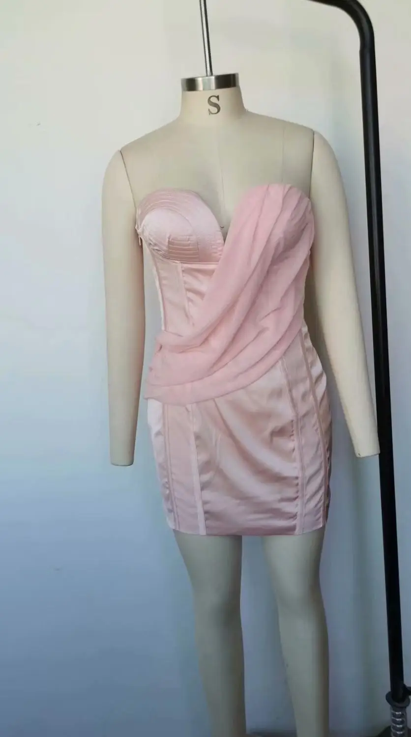 Для женщин сексуальное платье без бретелек дизайнерский очаровательный телесного цвета, с рюшами, для ночного клуба вечерние платье дамы Мода танцевальная мини-платье Vestido