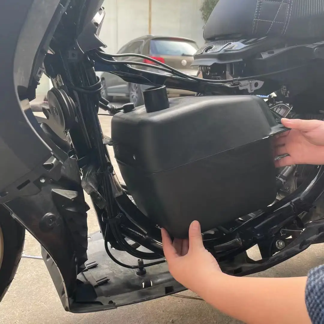 ヤマハ エアロックスNVX155 フューエルタンクOEM交換用2021-2023 ヤマハ NVX155 [AEROX155] 純正部品 | バイクパーツ通販 Webike