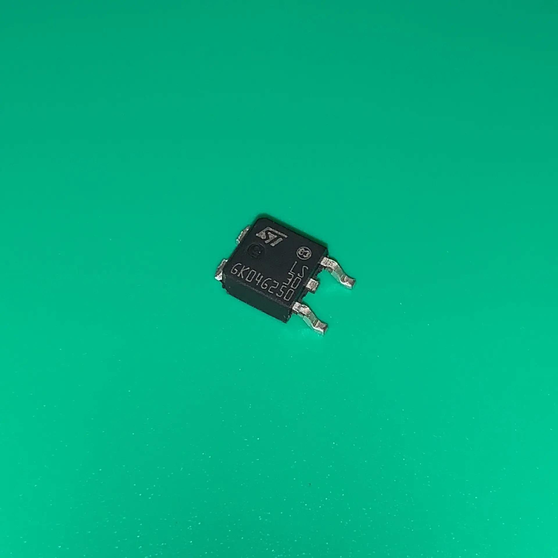 

10 шт./лот STPS8L30B-TR-252 диод Шоттки 30 V 8A DPAK
